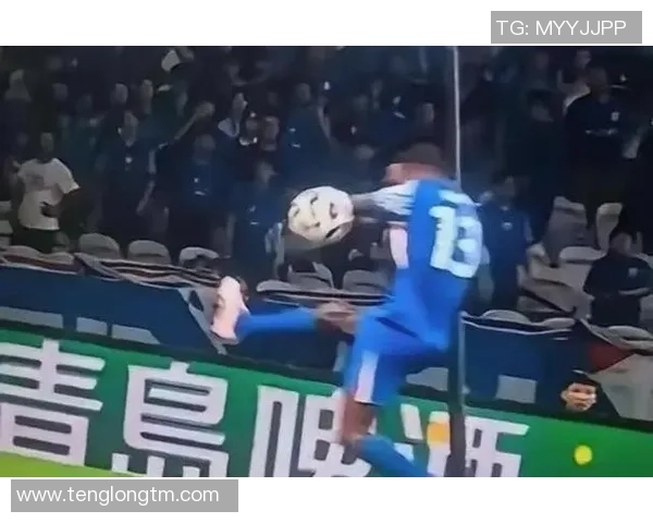 足球明星手球误判引发争议视频曝光引发球迷热议与裁判判罚讨论 足球明星手球误判引发争议视频曝光引发球迷热议与裁判判罚讨论