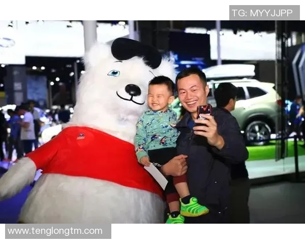 足球明星与女星亲密合影瞬间展现魅力与风采的完美结合 足球明星与女星亲密合影瞬间展现魅力与风采的完美结合